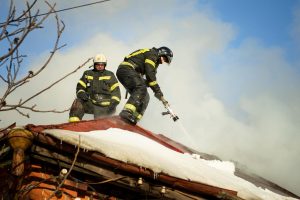 Пожарные потушили возгорание в центре Курска