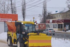 Евгений Маслов отреагировал на жалобы курян по поводу нерасчищенных тротуаров