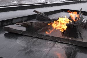 Александр Хинштейн поздравил курян с 83-й годовщиной освобождения Курска