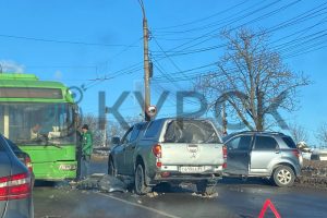 В центре Курска образовалась пробка из-за ДТП