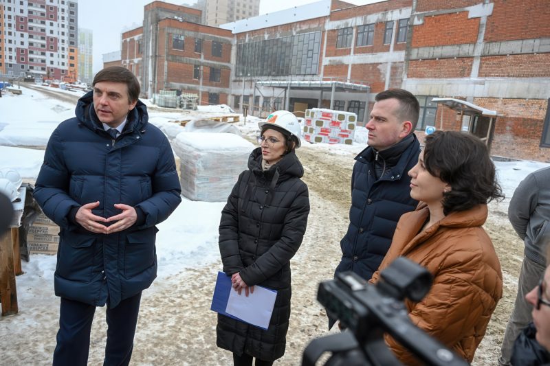 Первый звонок отложен, но стройка идёт