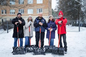 Мэр Курска присоединился к уборке снега