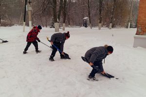 Губернатор Александр Хинштейн поблагодарил курян, участвовавших в субботниках