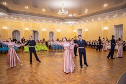 В Курске провели кадетский бал