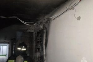 В Курской области огнеборцы спасли 12 человек во время пожара в жилом доме