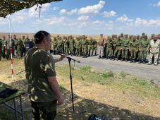 Губернатор Александр Хинштейн поздравил курских защитников Отечества