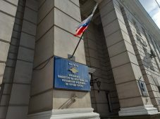 Курянин отвёл сына в полицию, чтобы тот не сел в тюрьму за дропперство