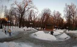 В Курске подростки повредили экран в Парке пионеров