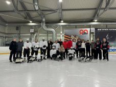 В Курске команды ветеранов СВО впервые тренировалась в следж хоккее