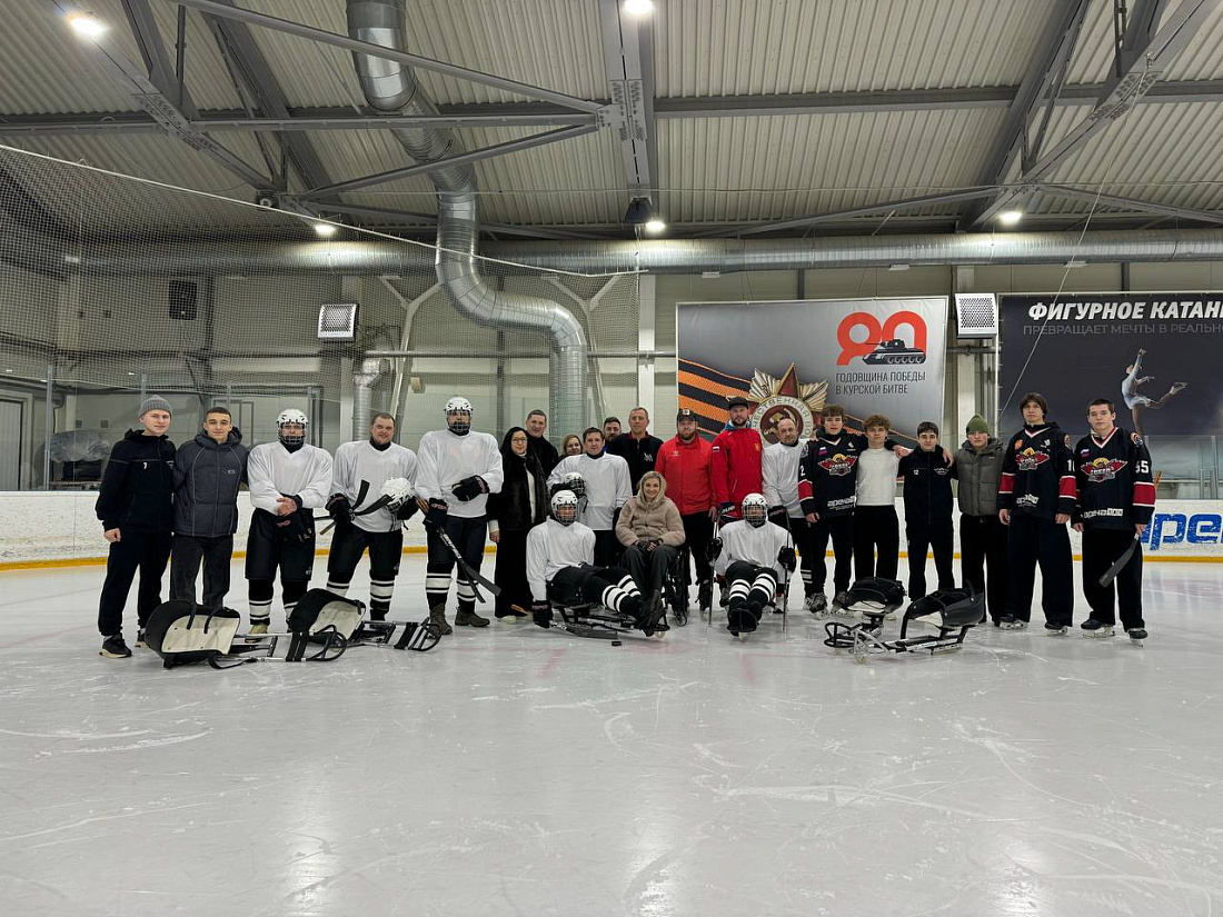 В Курске команды ветеранов СВО впервые тренировалась в следж хоккее