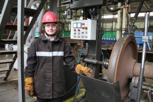 На ваших хрупких плечах держится мир