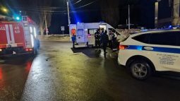 В Курске после ночного ДТП спасатели деблокировали двоих человек