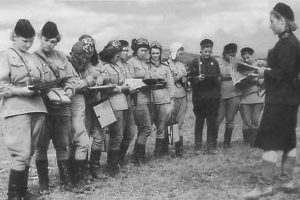 «Ночная ведьма» расписалась на Рейхстаге