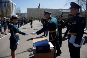 Курянки могут поступить в военно-учебные заведения