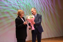 В Курской области в преддверии 8 марта наградили женщин-медиков