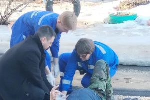 Курский спасатель оказал первую помощь мужчине с переломом ноги