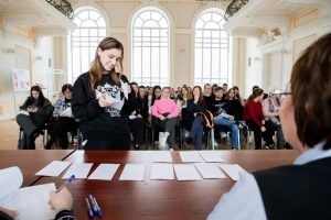 В Курске прошла жеребьевка по распределению квартир для детей-сирот