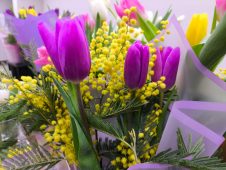 Курянкам рассказали, как дольше сохранить живые цветы