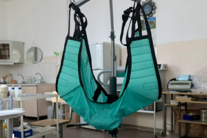 В Железногорскую больницу поступил гидравлический подъемник для маломобильных пациентов