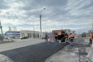 В Курске начали ямочный ремонт на проспекте Анатолия Дериглазова