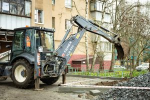 В Курске начали благоустройство 22 дворов по федеральной программе