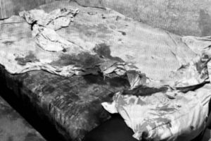 Курянин зарезал сожителя бывшей жены и ограбил 78-летнюю бабушку