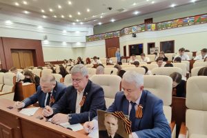 Депутаты Курской облдумы и молодые парламентарии написали Диктант Победы