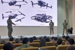 В Курской области продолжаются уроки по управлению беспилотниками для школьников