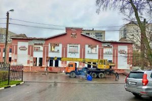 В Курске проверили реконструкцию спорткомплекса «Спартак»