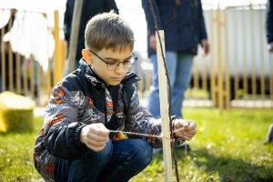 В курской школе №23 высадили яблоневый сад