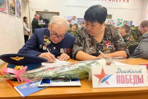 95-летний ветеран Виктор Шатохин пишет «Диктант Победы»