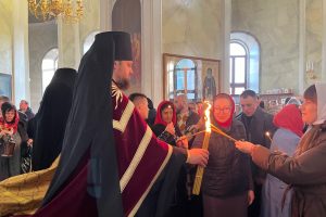 В Курск прибыл Благодатный огонь