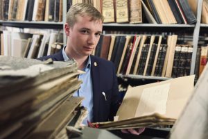 Верные хранители истории