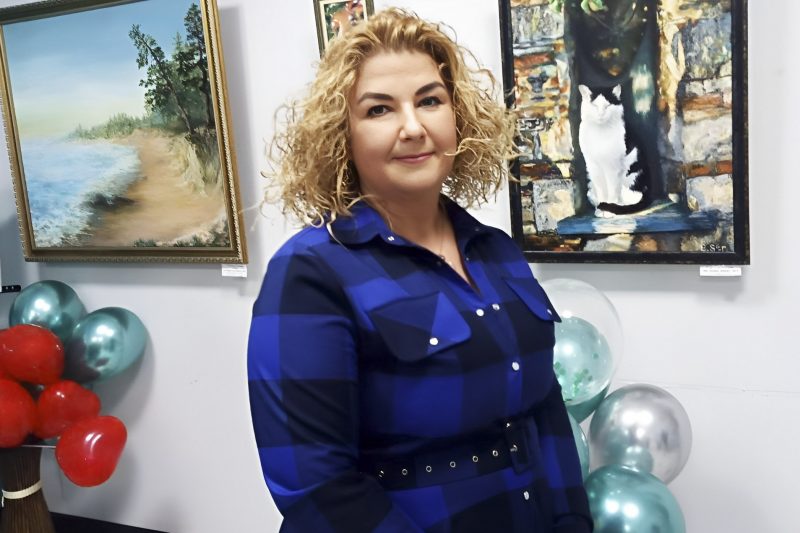 Кошка в позе Будды