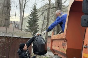 В Курске стартовал первый весенний субботник