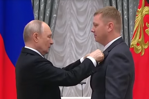 Владимир Путин вручил Золотую Звезду Героя курянину Александру Горбунову