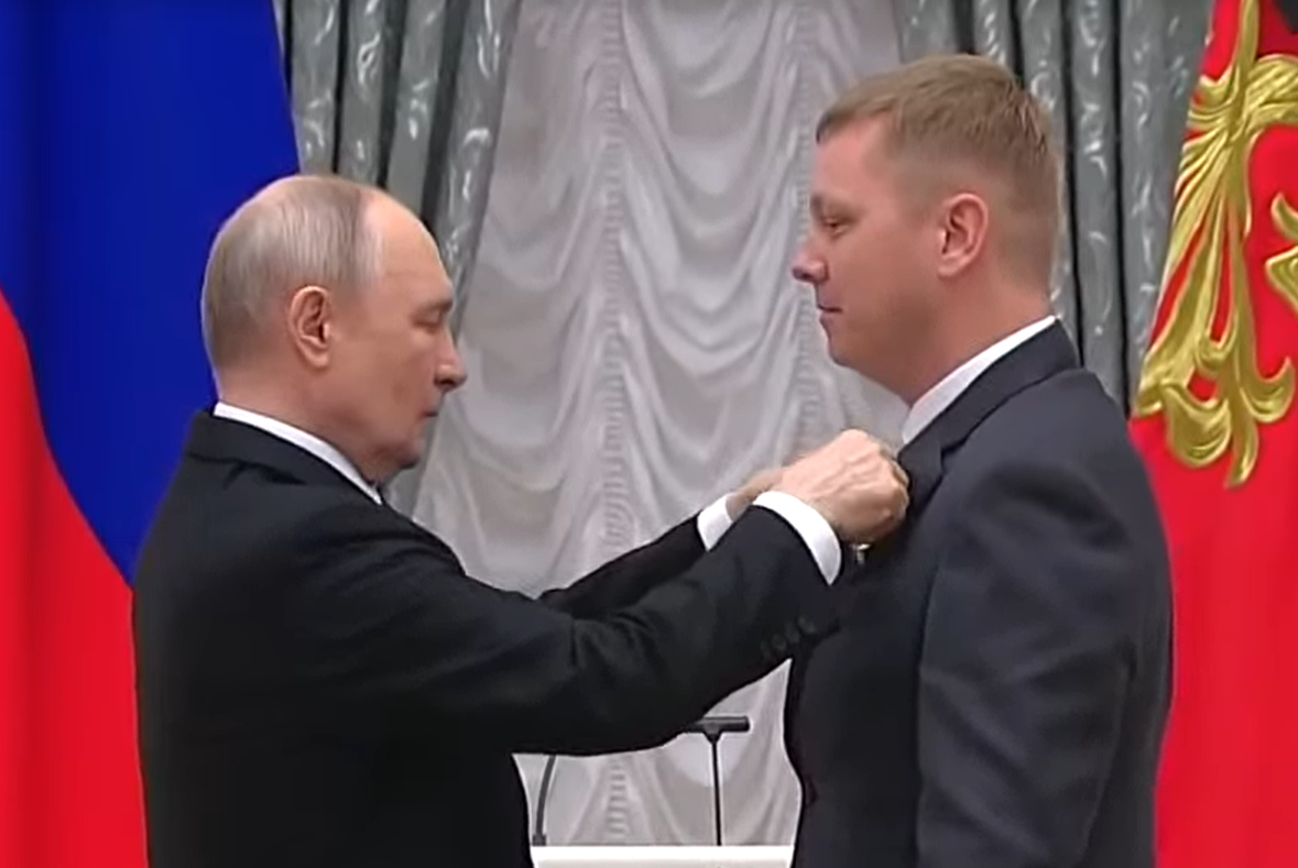 Владимир Путин вручил Золотую Звезду Героя курянину Александру Горбунову