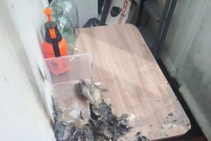 В Курске стеклянная банка с водой стала причиной пожара на балконе