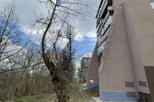Дома сползают в овраг