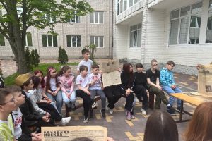 Курские школьники провели флешмоб ко Дню Победы