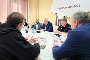 В Курске обсудили меры против ночного шума на парковке у гипермаркета