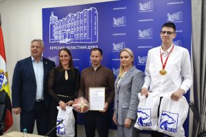 В Курской областной Думе чествовали победителей Всероссийской школьной лиги по баскетболу
