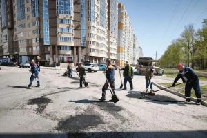 В Курске начали ямочный ремонт на проспекте Дериглазова