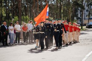 В Курске для ветерана у его дома организовали парад и концерт