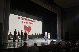 Театр Моссовета показал в Курске спектакль «Это и моя Победа»