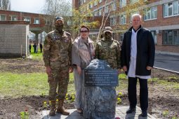 В Курске открыли памятный знак медикам, спасающих людей из-под обстрелов