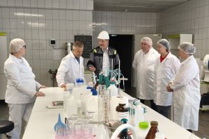 Александр Чепик посетил мясоперерабатывающий комплекс в Октябрьском районе Курской области