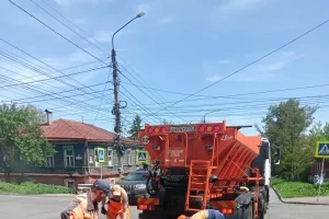В Курске проводят ямочный ремонт дорог