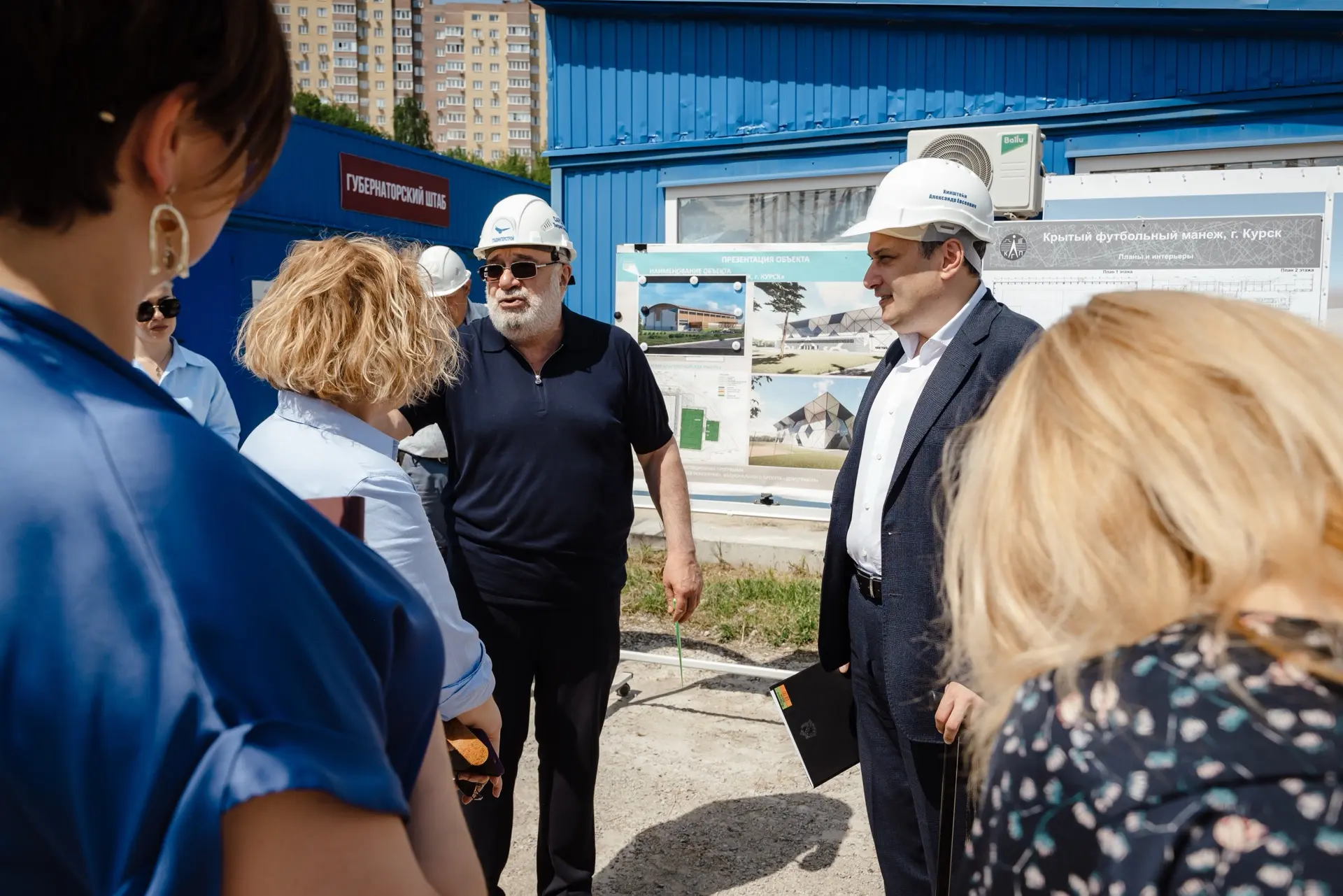 Александр Хинштейн проинспектировал строительство крытого футбольного манежа на Тускарной