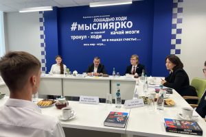Александр Хинштейн встретился с одаренными школьниками региона